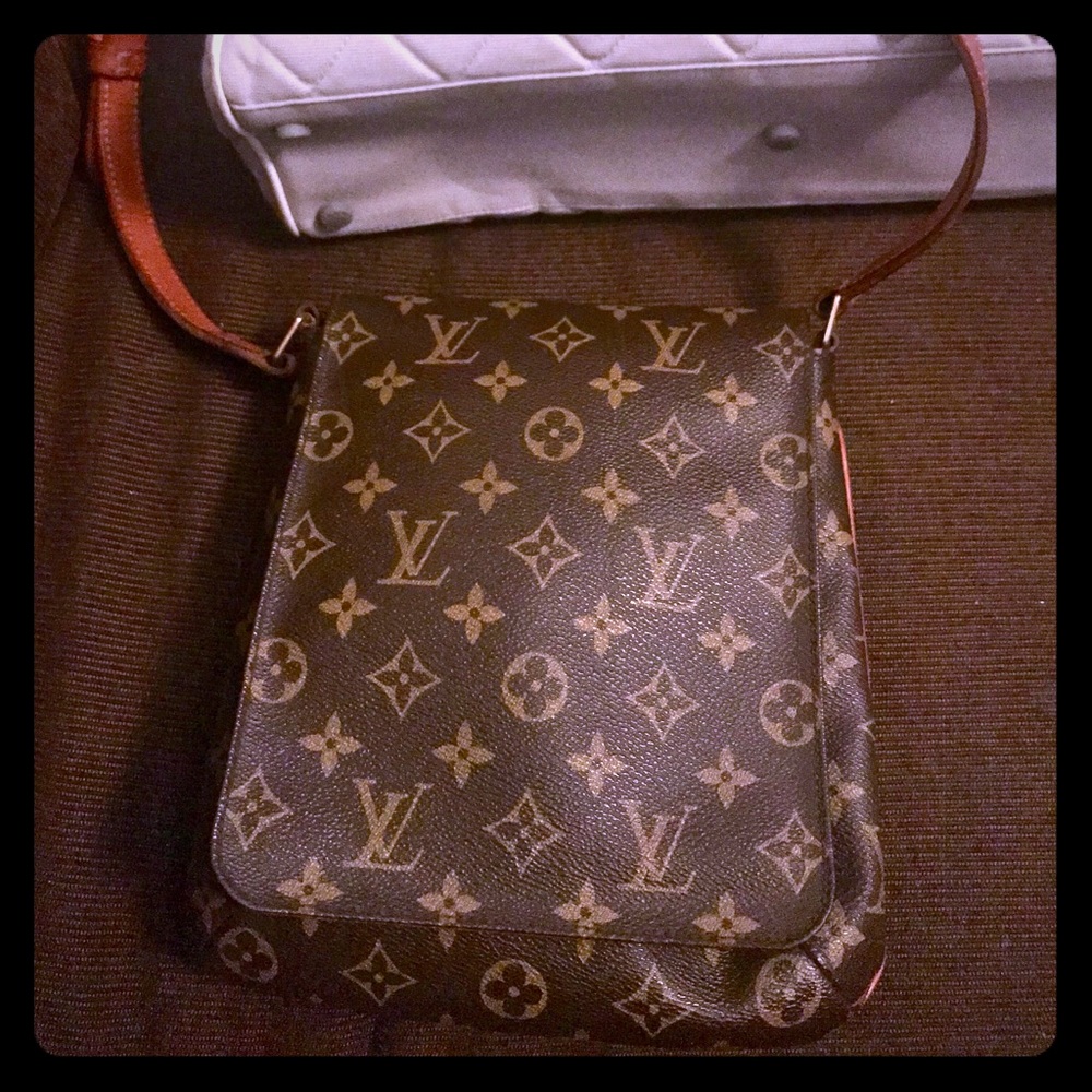 Authentic Louis Vuitton Monogram Musette